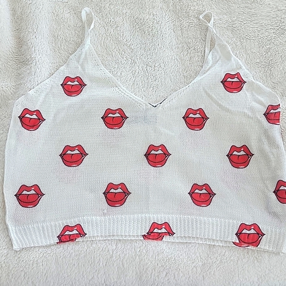 Lips crop top